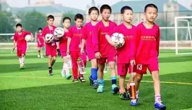 许家印武科大再捐一个亿,许家印尖峰时刻