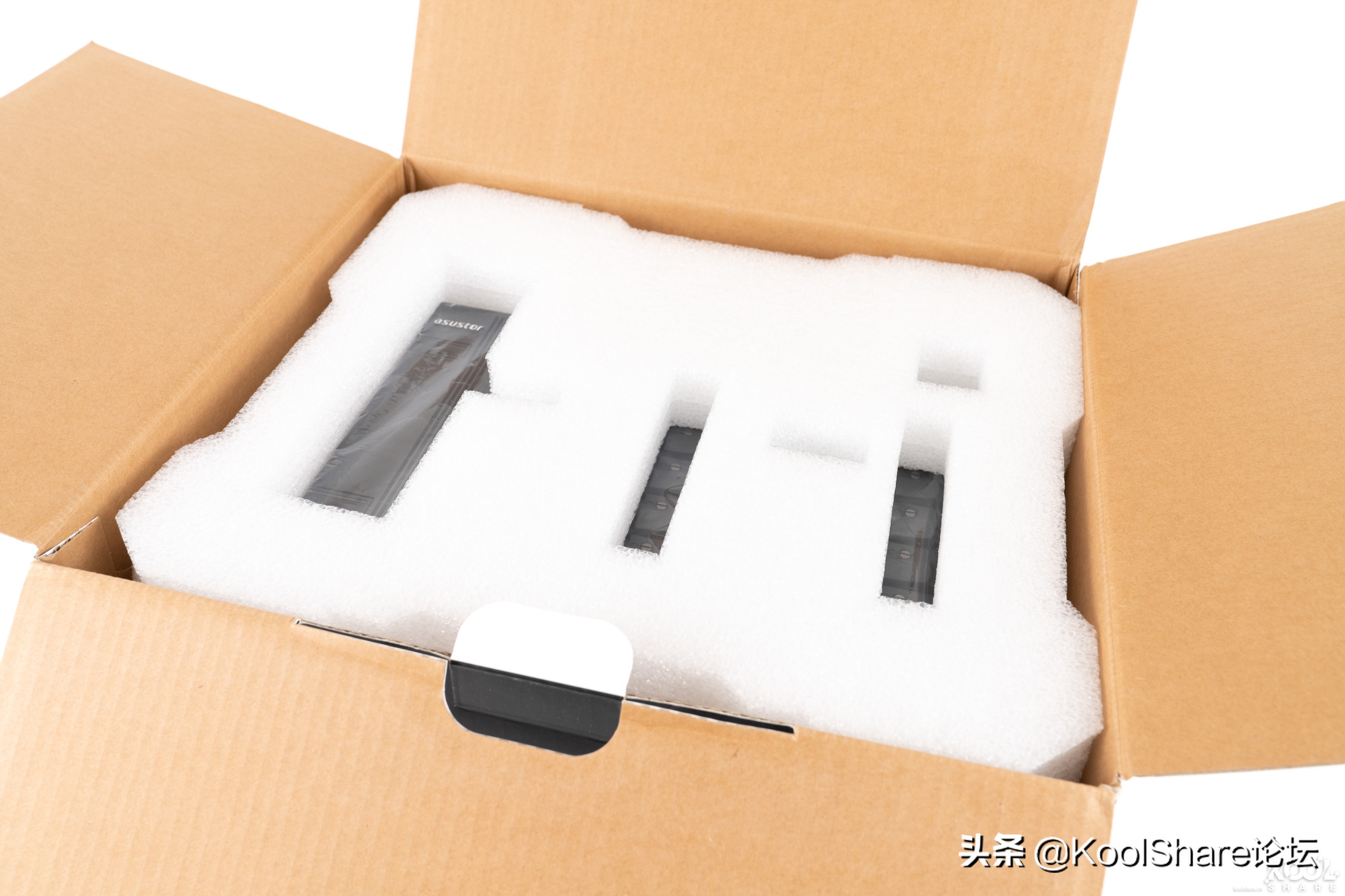 ASUSTOR爱速特旗舰NASAS7110T拆解评测