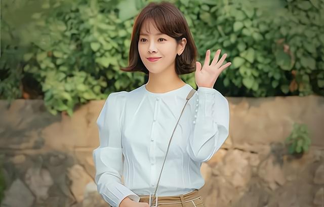 女子给前任发结婚请柬,给前任寄自己的结婚请柬