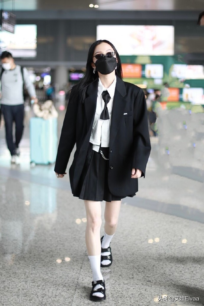 张韶涵造型穿搭合集,张韶涵身穿渔网装过膝靴抢了风头