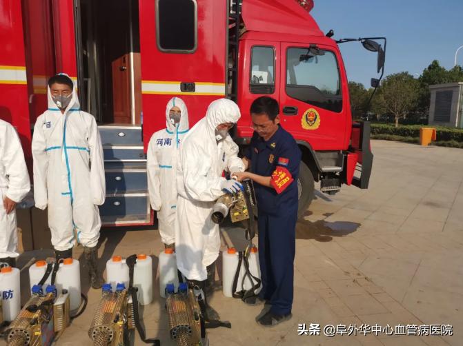 火焰蓝慰问白衣天使,火焰蓝与医护人员