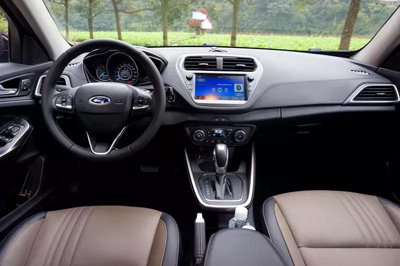 福特福睿斯和日产轩逸哪个更省油,福特福睿斯加不起油