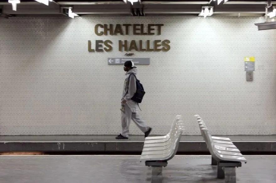 法国地铁脏乱差,法国地铁难闻的味道