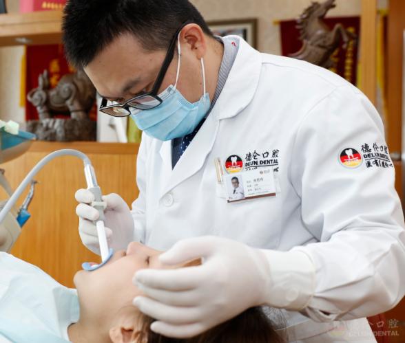 牙齿矫正有一颗倒了,牙齿矫正后又歪了谁负责