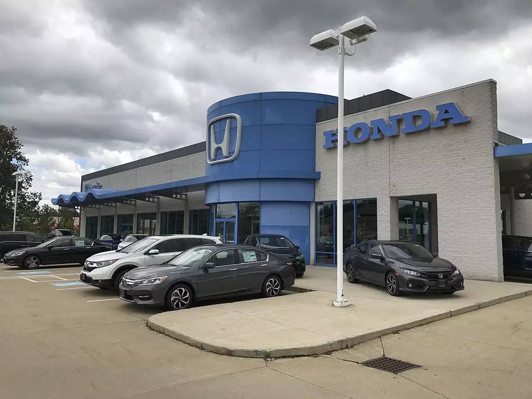 加价、亏损、躺赚、破产、退网、倒闭，4S店会被市场杀死吗？