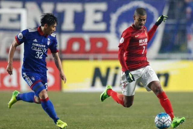 K联赛上演野蛮飞踹国足却躺枪被评“功夫足球”