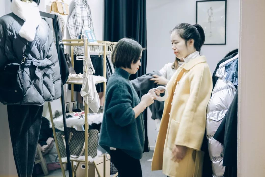 鍗楀潽鍦颁笅璐墿澶╁爞,鍦颁笅鍟嗗満閲嶅簡琚仐蹇樼殑璐墿澶╁爞