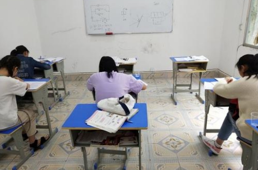 高中一定要上辅导班才能学好吗,高中生报辅导班好还是自学好