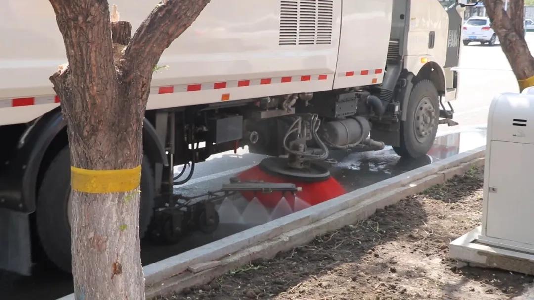 心疼！高温下，白城这群人的脸烤“焦”了…