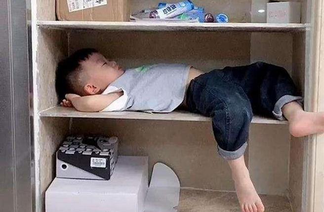 姐姐开学弟弟哭了想念姐姐,姐姐开学弟弟难过