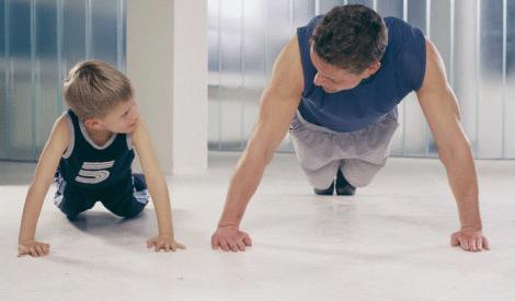 娃爱出汗是体虚还是缺钙,孩子睡觉出汗多是缺钙还是体虚