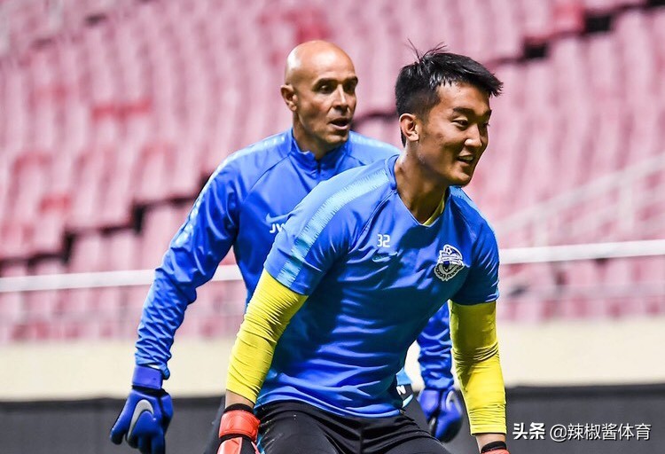 一方官宣贝尼特斯出任主帅,大连一方引进7个国脚