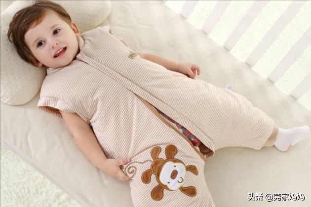 天凉了总担心宝宝蹬被子,天气变凉宝宝老是踢被子怎么办