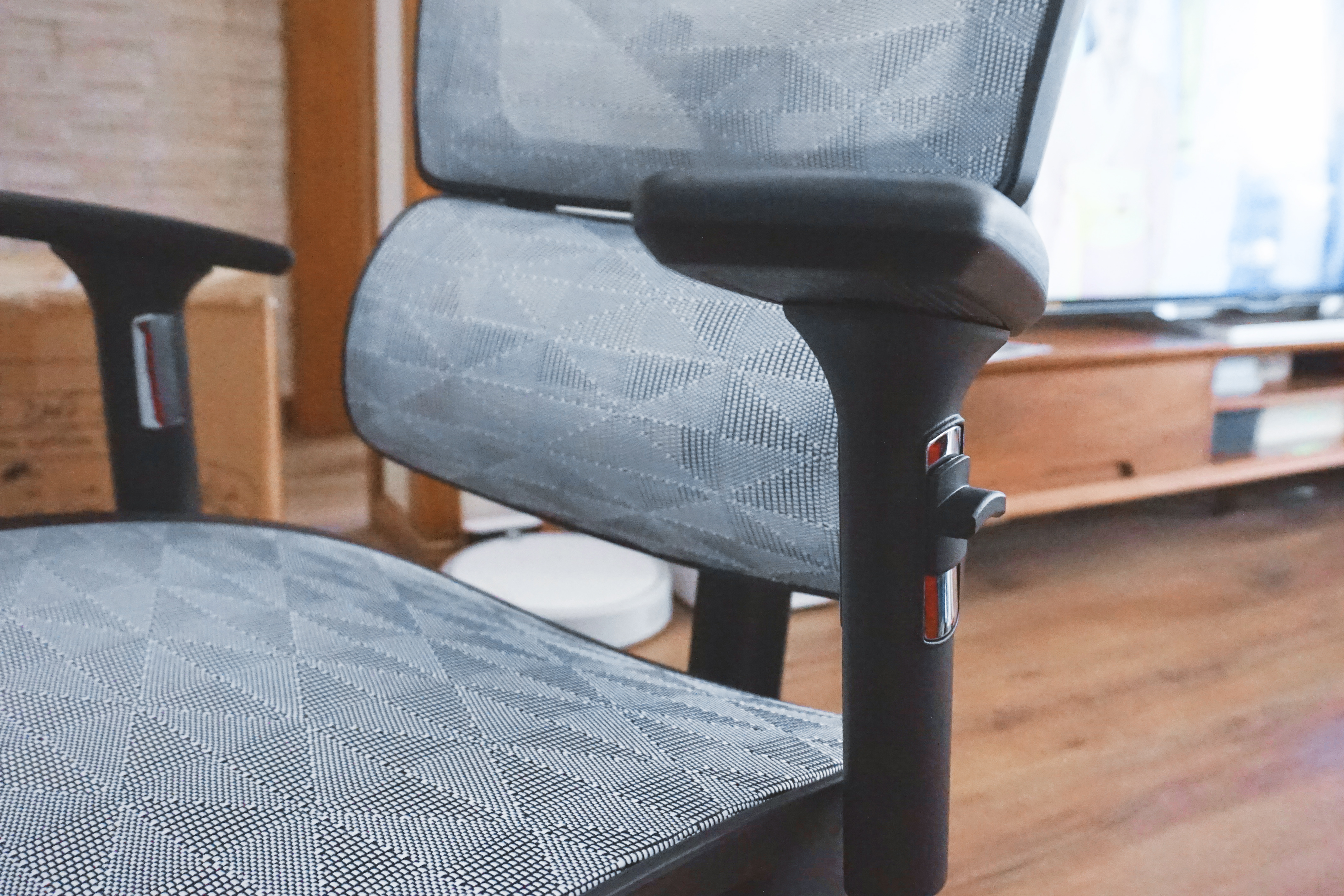 看了老罗推荐的人体工学椅我买了它——达宝利D1人体工学椅评测