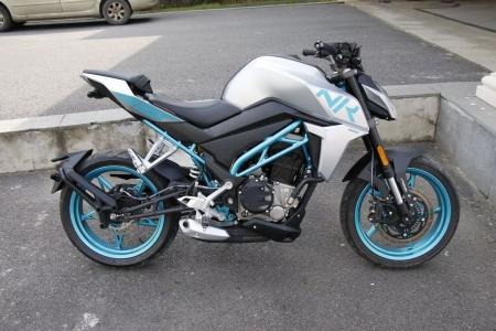 春风250nk跟250r哪个操控更好,春风250nk跟250sr哪个质量稳定些