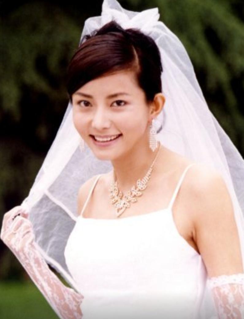 李钰男友汪雨现在怎么样了,被赵薇借命的李钰