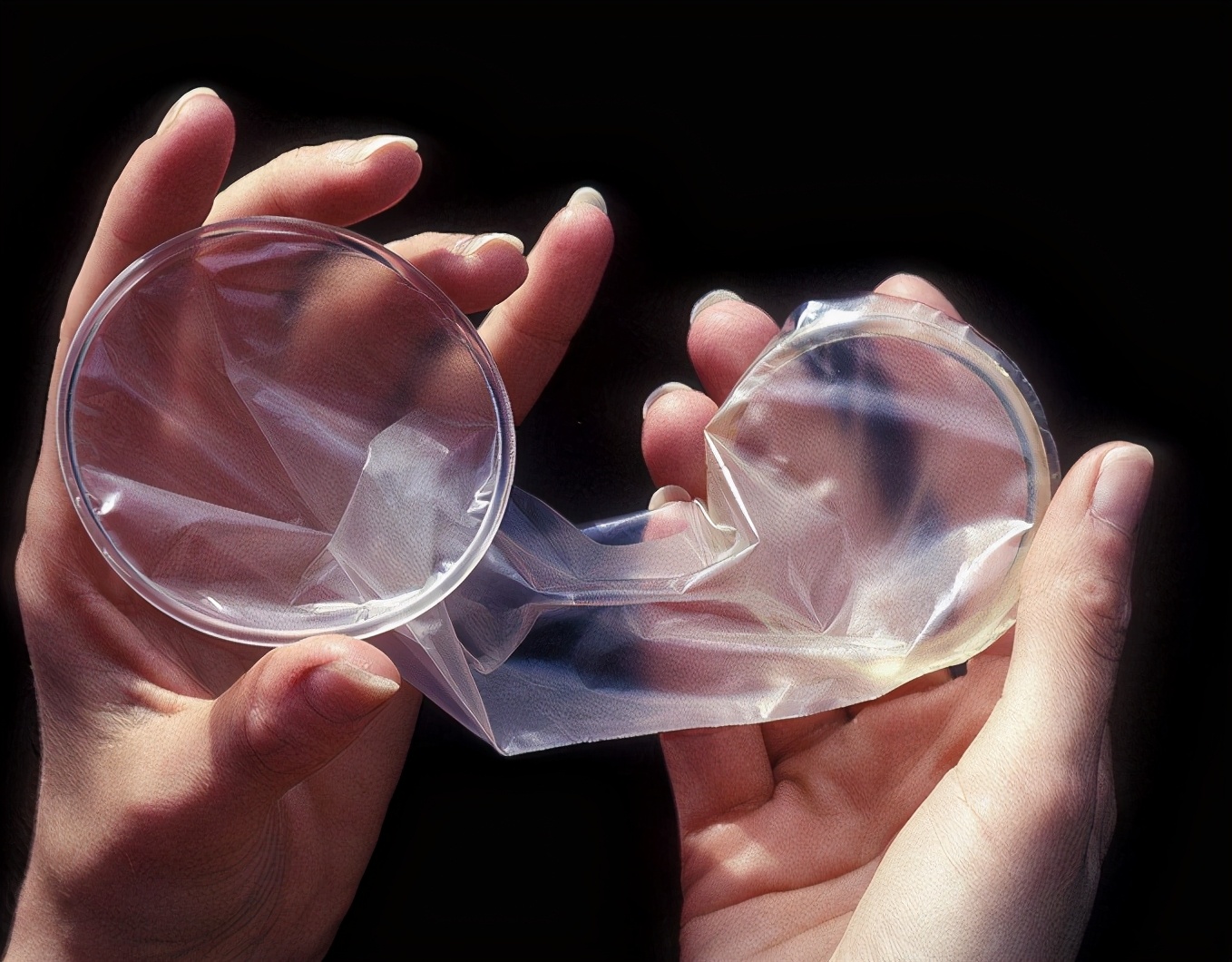 避孕套女用的会有什么副作用,一般的避孕套有危害吗