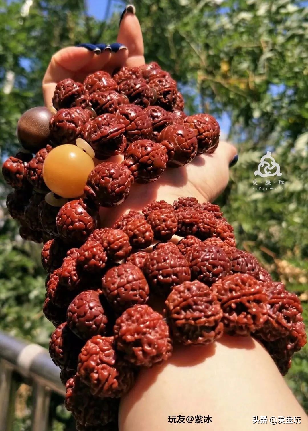 玩了五六百条手串，每天麒麟臂上班，这女子玩串牛气