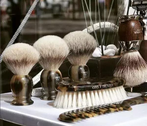 明星精致起来好吓人，花100万美金买床，20台加湿器放卧室