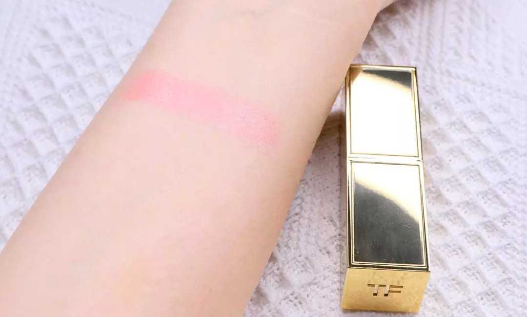 大牌唇膏推荐变色,唇膏测评红榜男士