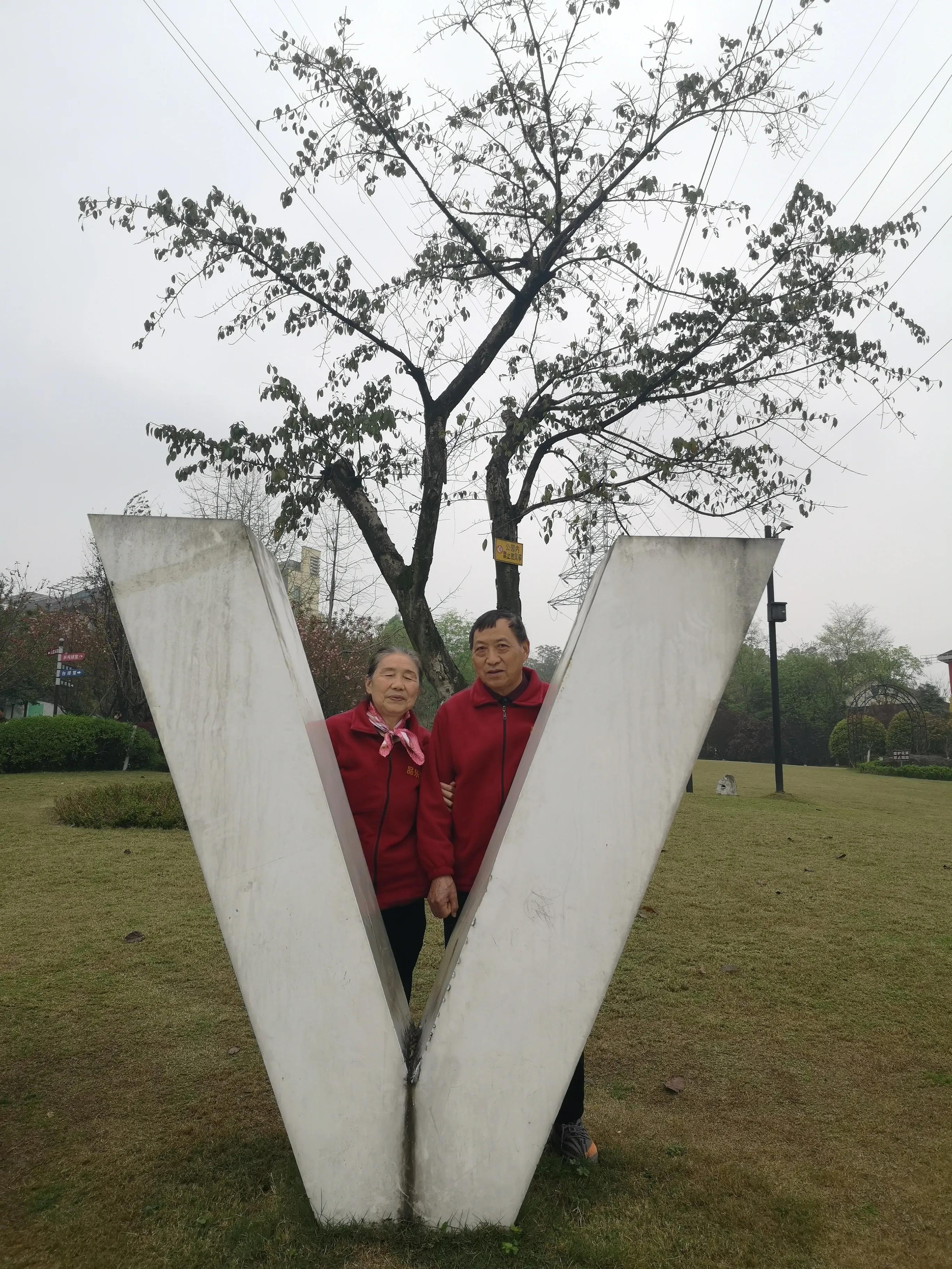 春游和姐妹踏青,春游踏青姐妹拍照