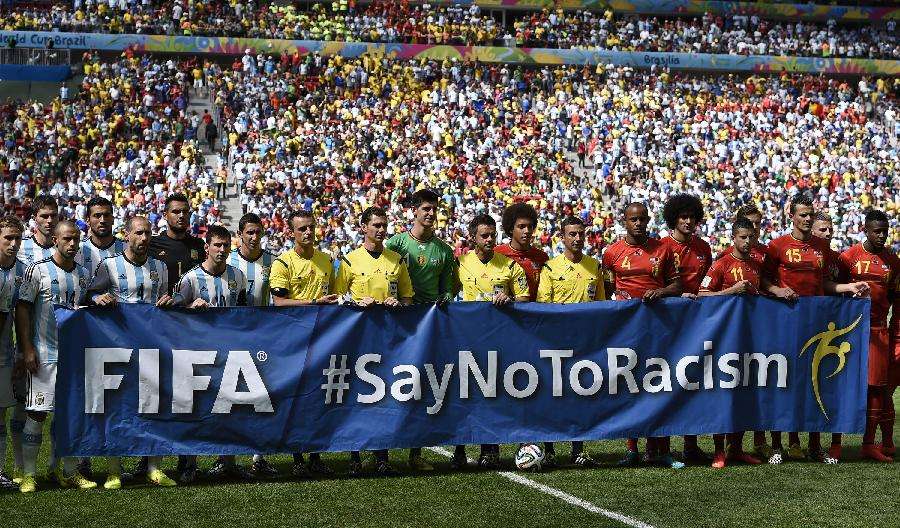 球场上抗议种族歧视活动,球场上种族歧视怎么界定