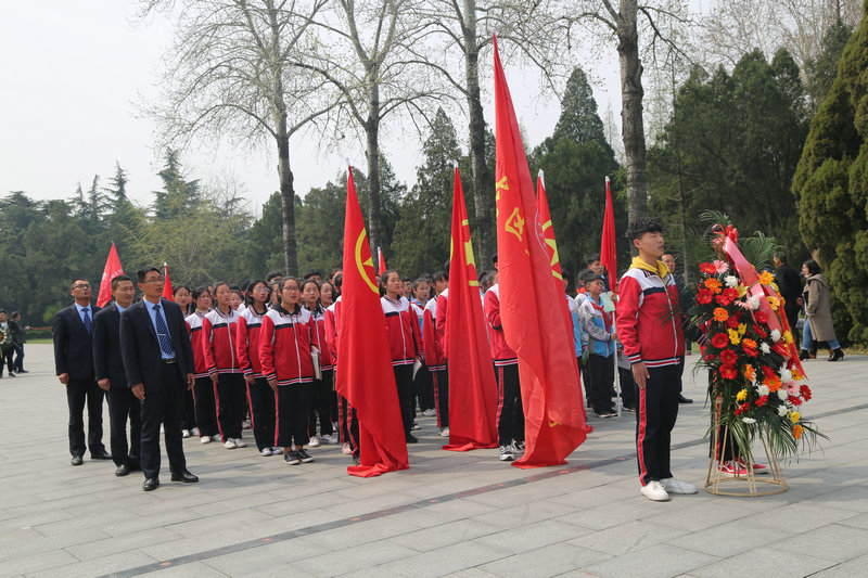 祭奠缅怀英烈,传承红色基因——益民中学组织学生到华东革命烈士陵园进行祭奠扫墓活动