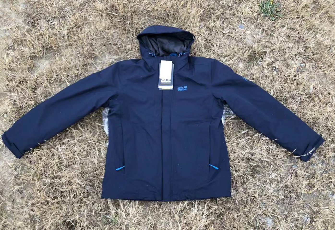 狼爪三合一冲锋衣测评对比,狼爪冲锋衣和jeep冲锋衣哪个好