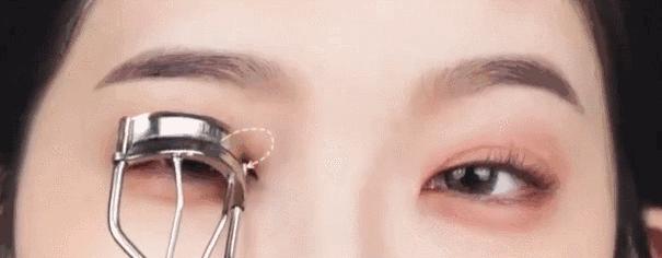 让睫毛变得又长又浓密的小妙招,睫毛又长又密小妙方