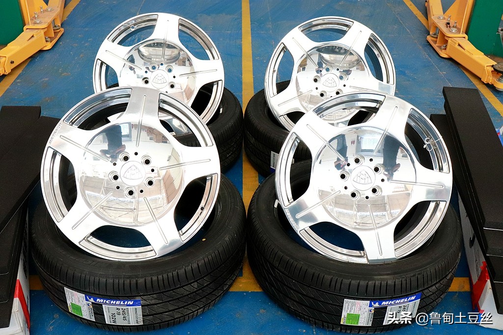 奔驰威霆轮胎升级,威霆升级轮毂案例