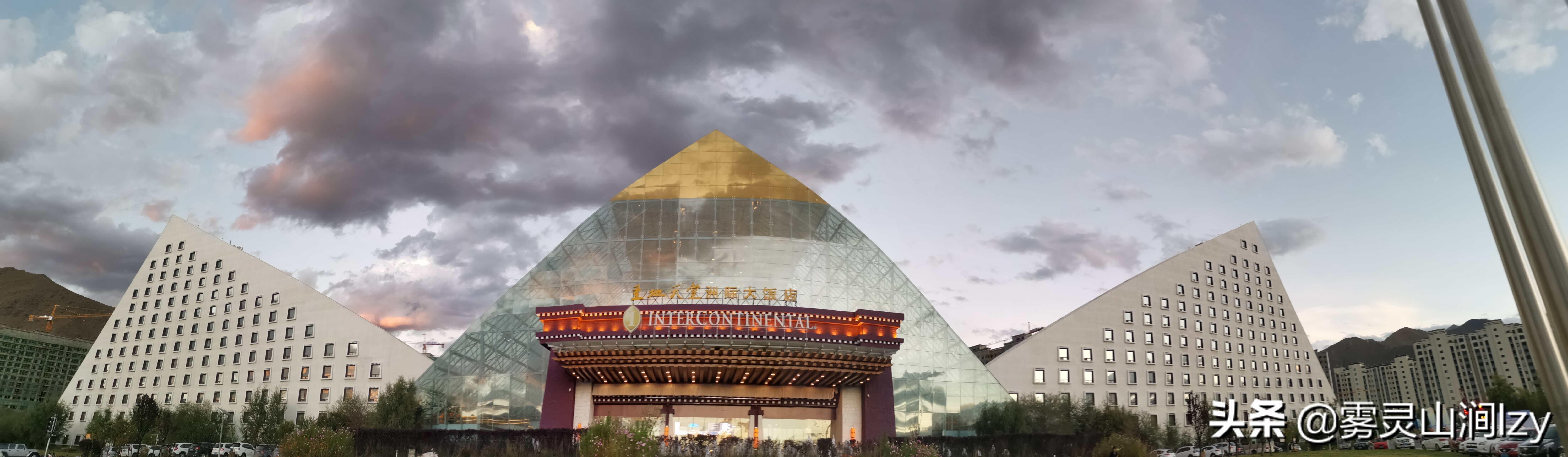 蓝天白云下的雪域高原布达拉宫,蓝天之下日光之城简介