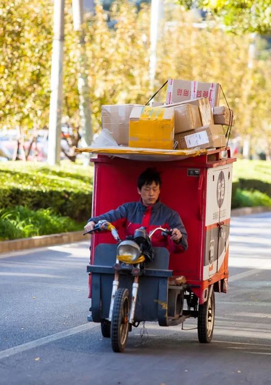 双十一快递收到好物,双11快递正在签收