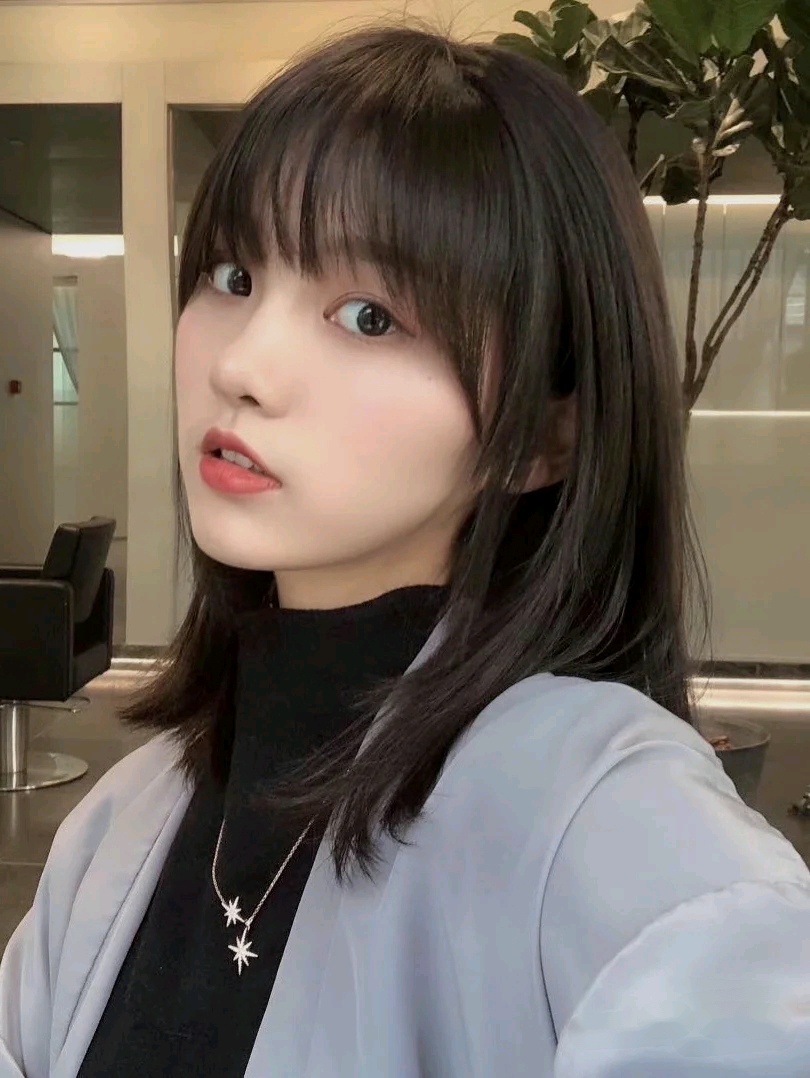 大脸方脸适合什么发型减龄洋气,大方脸适合什么发型减龄洋气长发