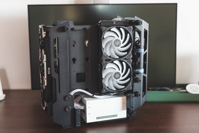 能畅玩三a大作的itx游戏主机,两千元预算性能最强的itx主机