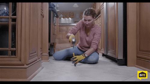 家里瓷砖破了找什么人修理,卫生间墙面瓷砖破了怎么补救