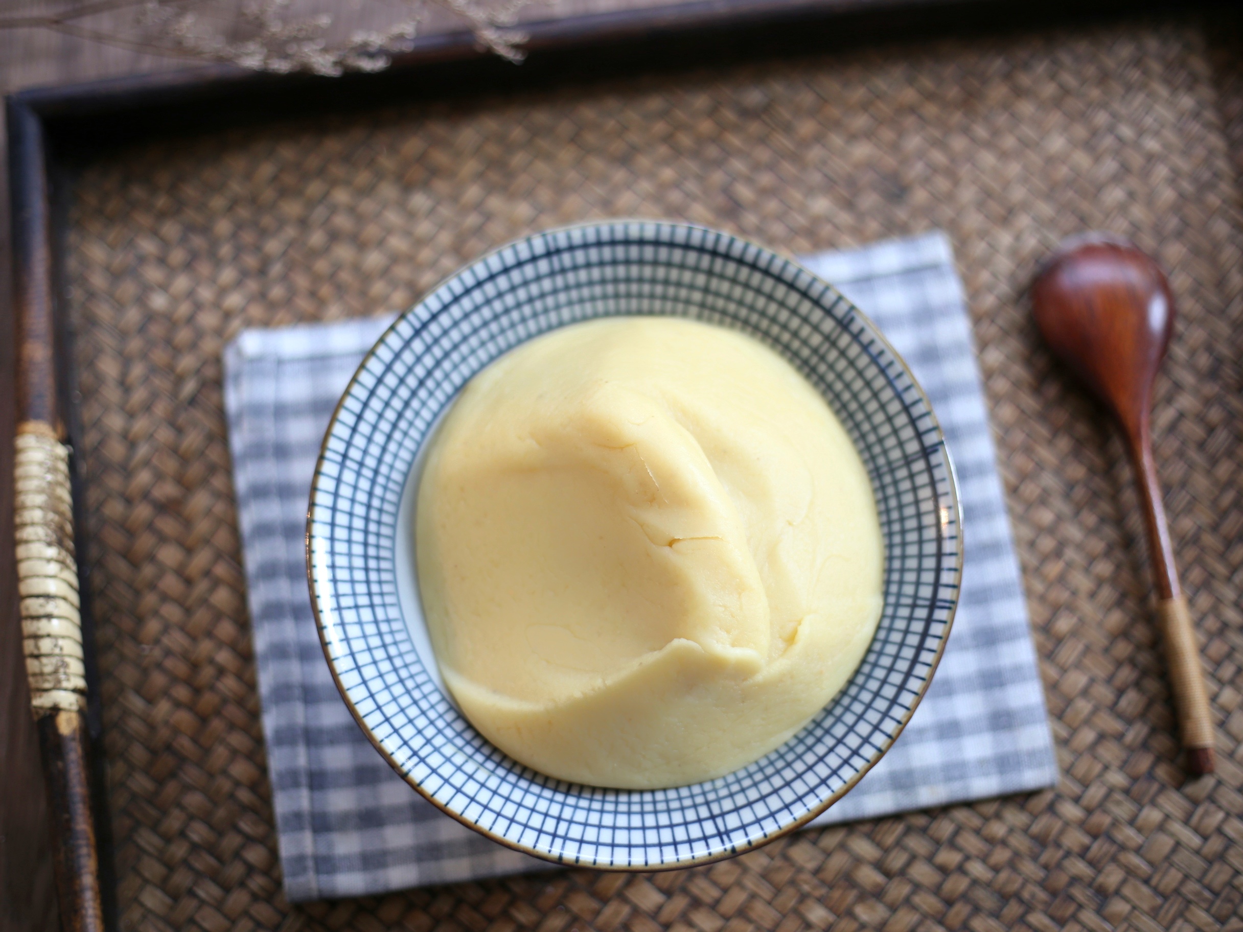 绿豆沙馅冰皮月饼的配比,绿豆沙榴莲冰皮月饼制作方法