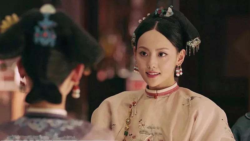 她是乾隆的宠妃,乾隆唯一连降两级妃子
