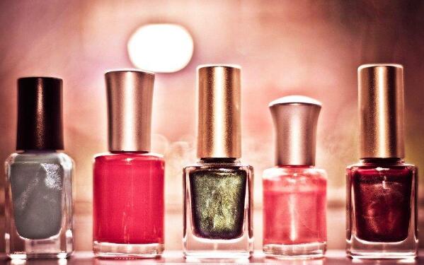 眼影碎钻干了怎么补救,眼影碎了一点点怎么办最有效