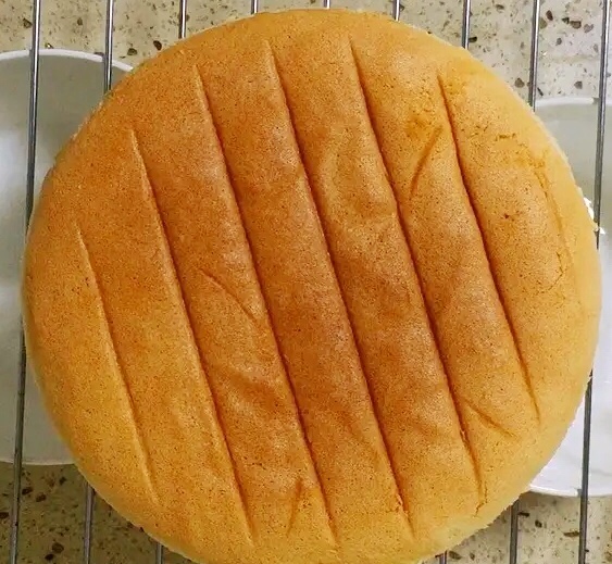 做蛋糕裂开有什么方法解决,海绵蛋糕回缩开裂的解决办法