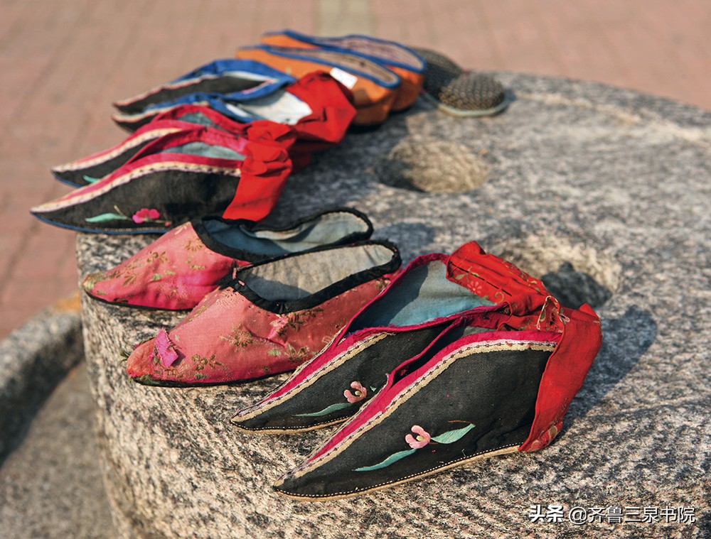 鞋子的演变史照片,鞋子的历史变迁有哪些