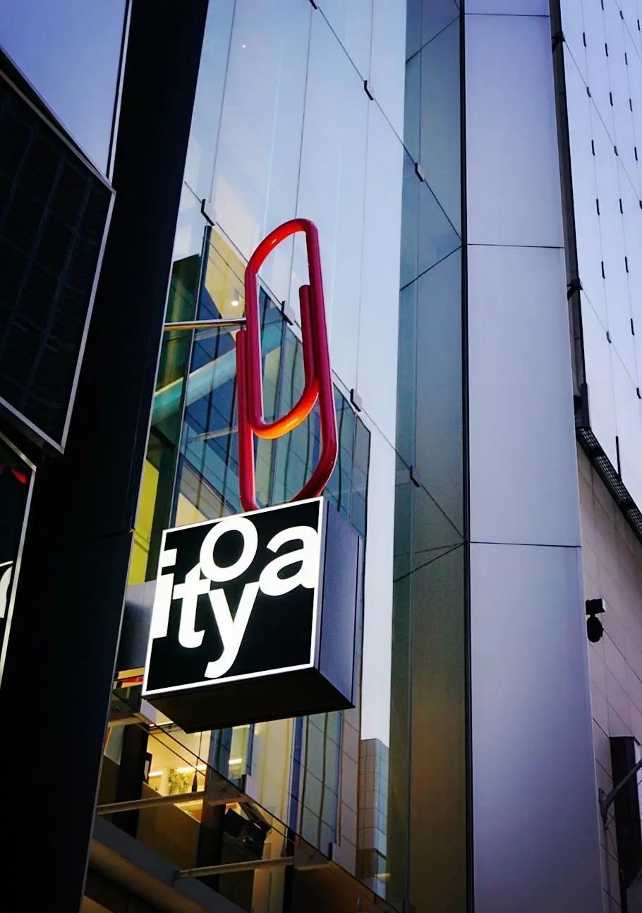 现在，全靠霓虹文具给我带来工作归属感