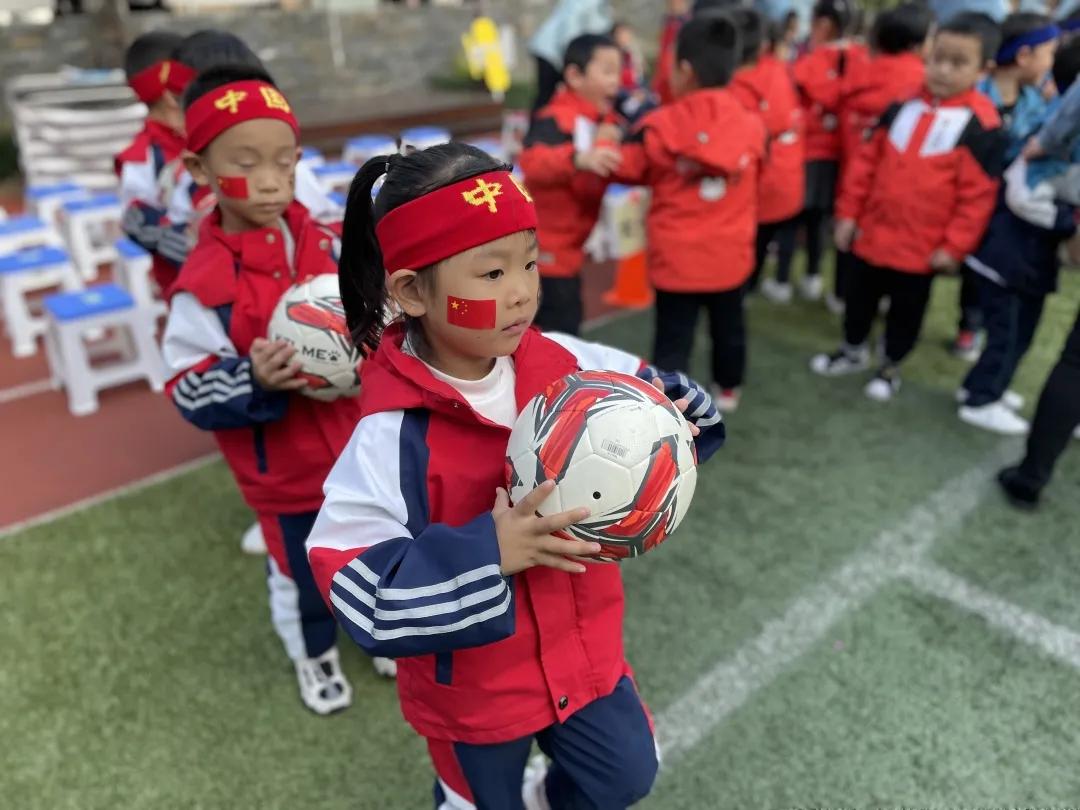 南京市浦口区凤凰幼儿园:快意奔跑“足”够精彩,点燃幼儿足球梦