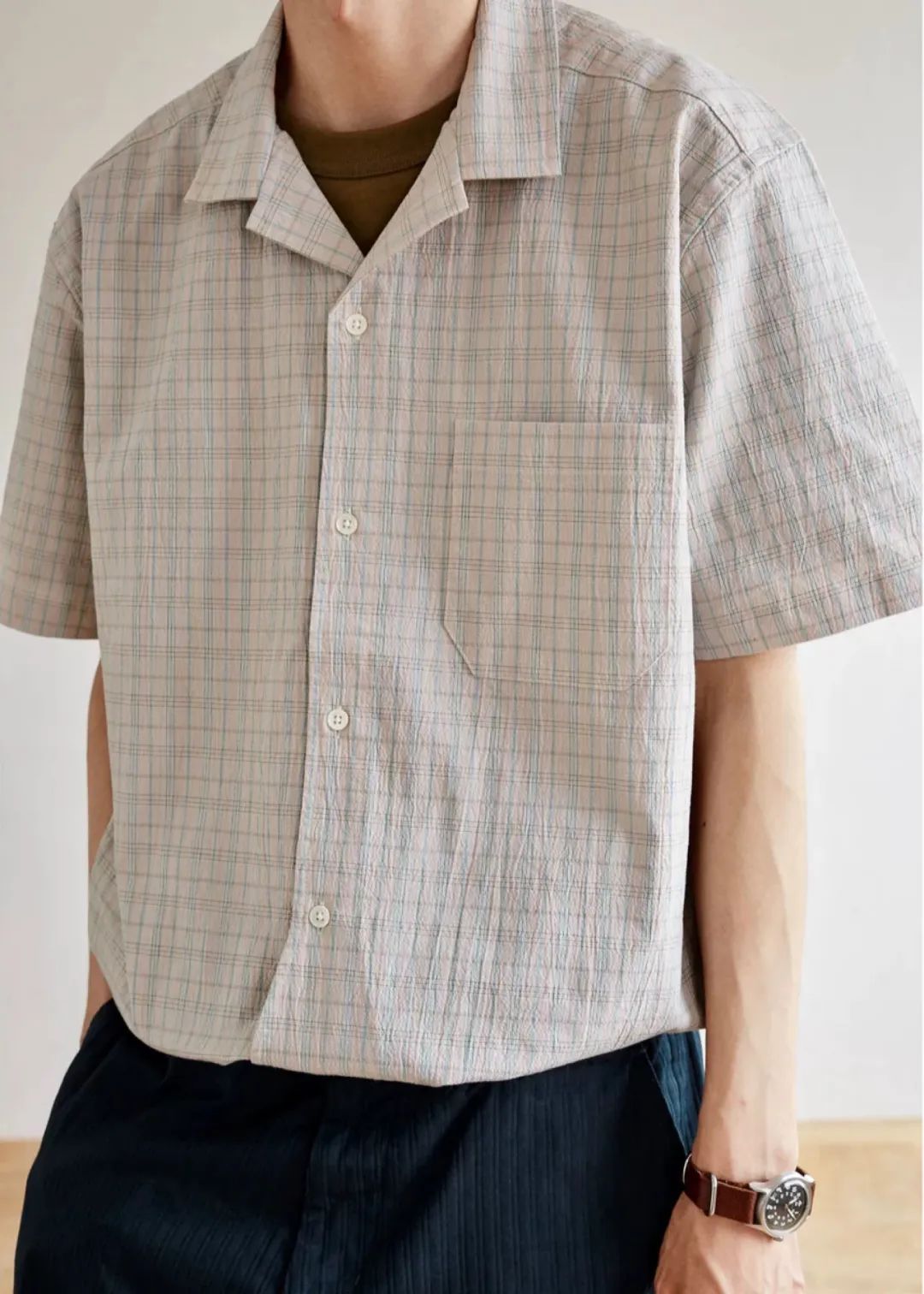 清爽男生穿搭推荐,男生夏天穿什么颜色短袖好看