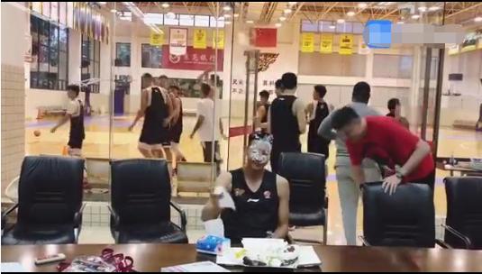 易建联最近新消息视频,易建联最近的视频