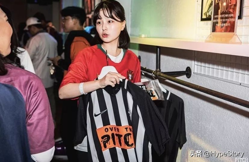 球场变身恐怖乐园，定制球衣玩到嗨：球迷的万圣节是怎么过的？