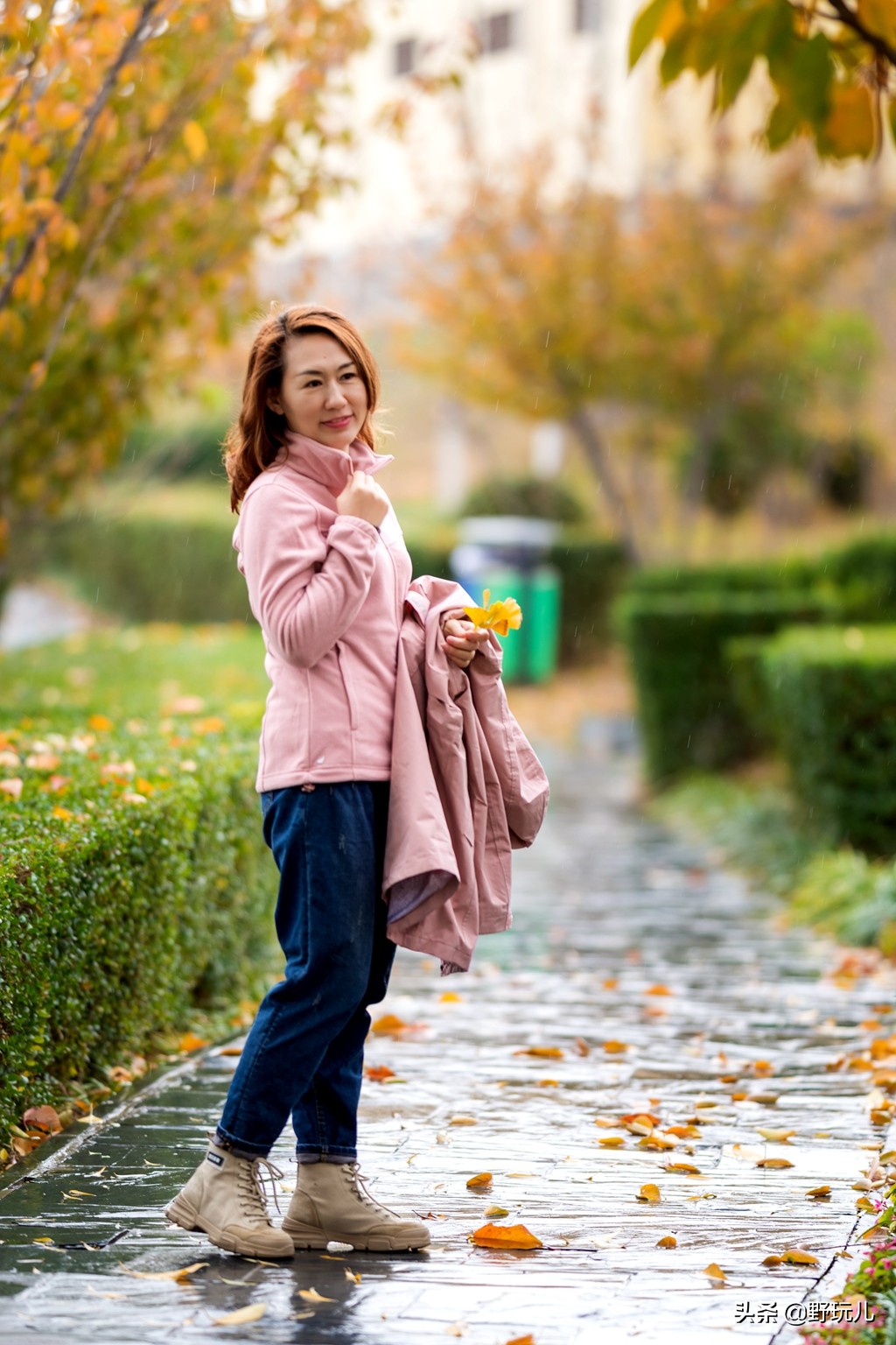 既时尚又实用的冲锋衣,简约而不简单的冲锋衣奢潮