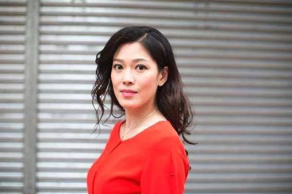 40岁前tvb当家花旦升级人母,tvb小花急速上位一年拍四剧