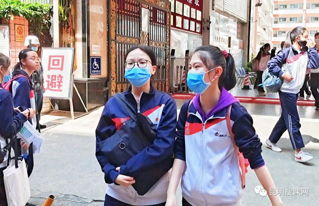 中考送考是给孩子信心还是压力,中考是学校送考还是家长送好