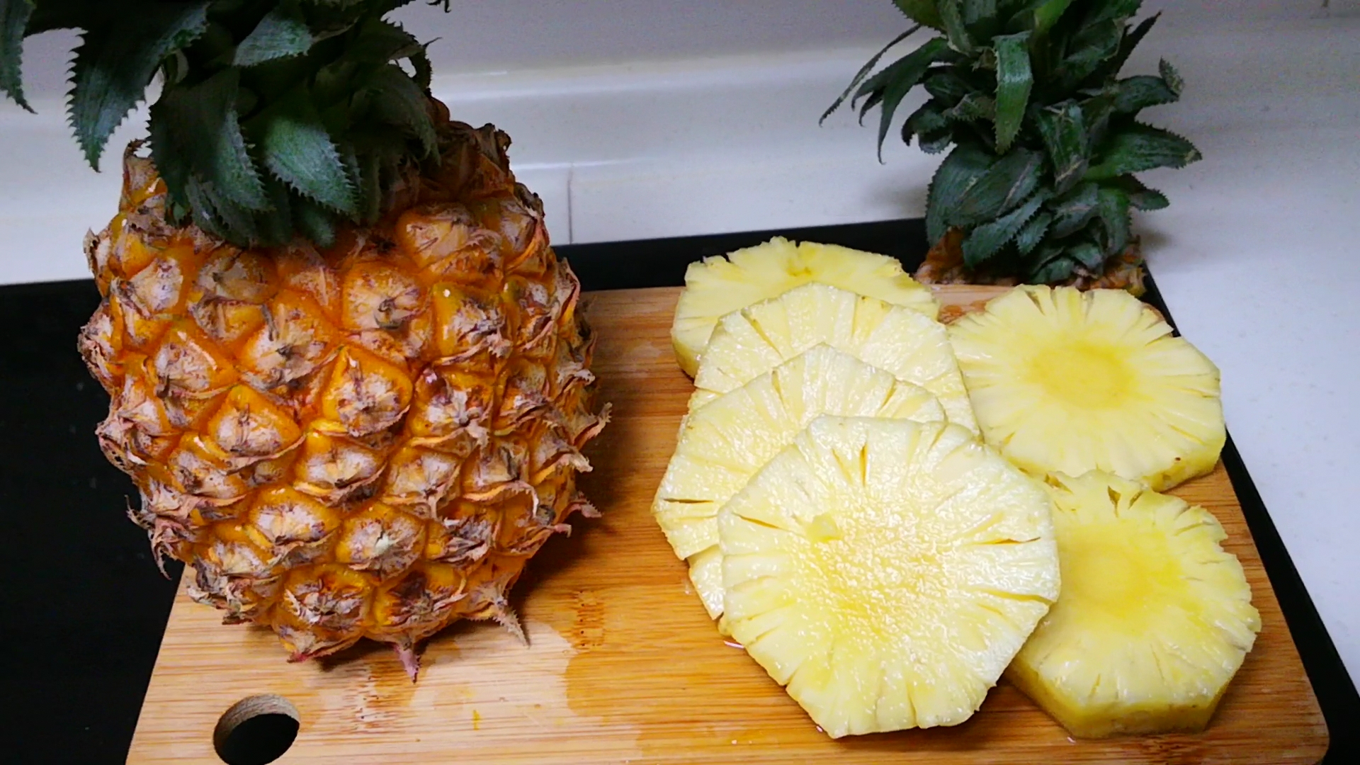 20块钱买了一盒水果,20块钱的凤梨