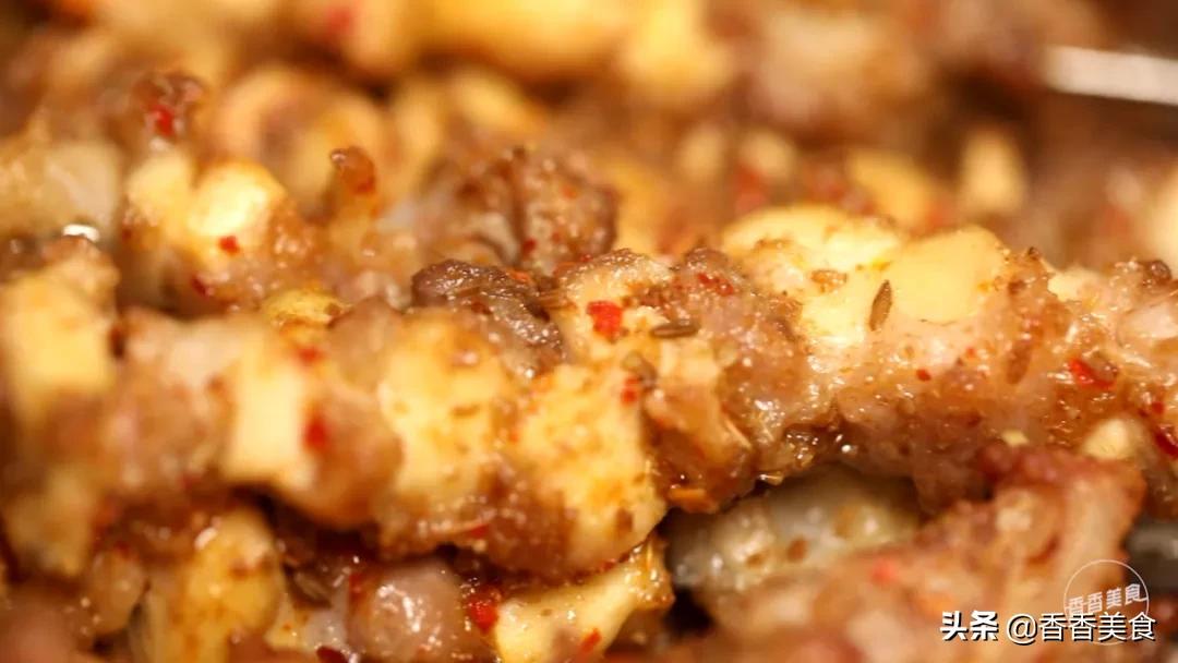 藏在巷子里的特色烧烤,老街里烧烤青岛